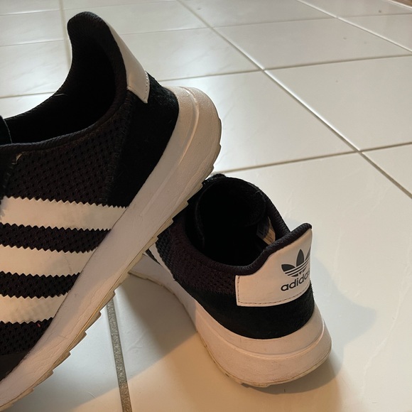 Adidas shoes - Picture 2 of 2